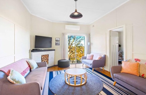 Katoomba Cottage | Pine Hill Cottage - Delightful Mountains Cottage Walking Distance to Katoomba Village