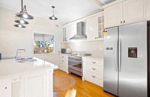 Katoomba Cottage | Pine Hill Cottage - Delightful Mountains Cottage Walking Distance to Katoomba Village