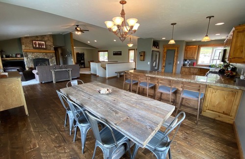 Stevensville House | Pine Hollow Ranch w/Hot Tub