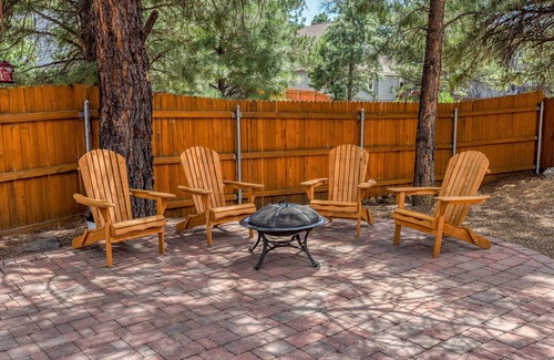 Ponderosa Trails House | Pine Mountain Trail | Pool Table | Dog & Family Fun in Flagstaff