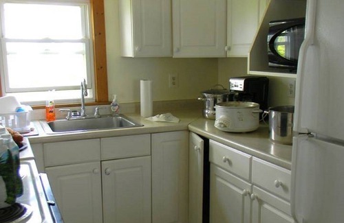 Pine Point Cottage | Pine Point Promises- Sunset Cottage - 2 minute walk to beach-sleeps 4 in beds.