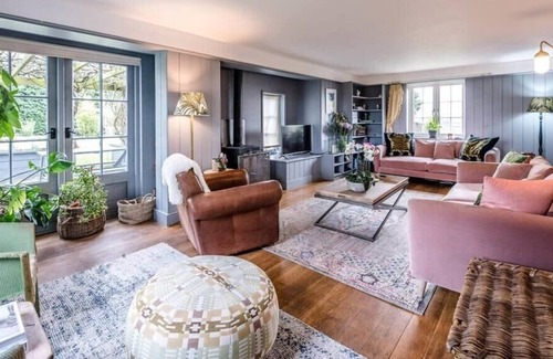 Woodbridge House | Pine Tree Cottage with swimming pool, Easton