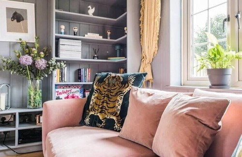Woodbridge House | Pine Tree Cottage with swimming pool, Easton