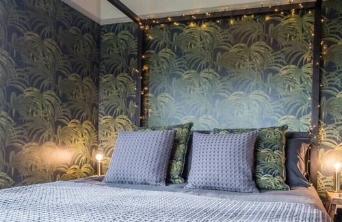Woodbridge House | Pine Tree Cottage with swimming pool, Easton