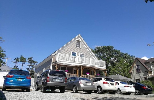 Old Orchard Beach Apartment | Pine View Lodge Old Orchard Beach - Attic Studio with 1 Queen size Bednn