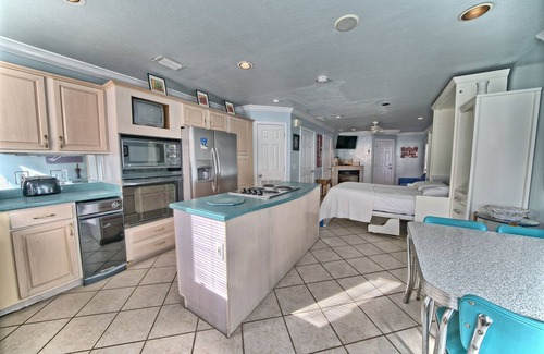 West Panama City Beach Hotel | Pineapple Villas on Laguna Beach