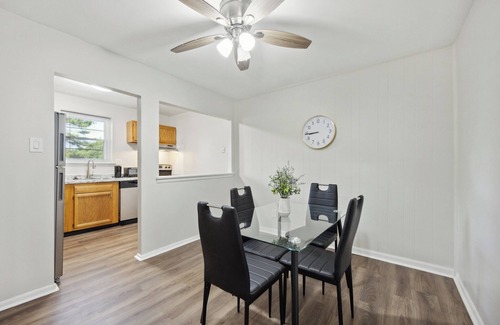 Newark Apartment | PineBrook 1406 I 2br Garden Style Apartment !