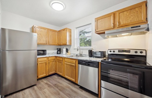 Newark Apartment | PineBrook 1406 I 2br Garden Style Apartment !