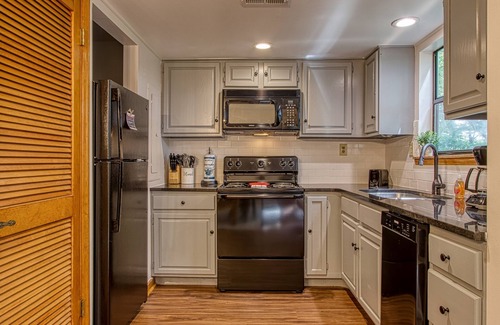 Pigeon Forge Hotel | Pinecrest Townhomes-1KING and 2BUNK UNIT