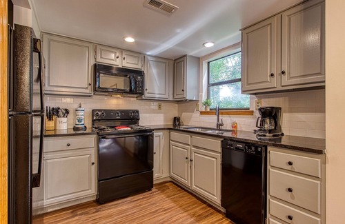 Pigeon Forge Hotel | Pinecrest Townhomes-1KING and 2BUNK UNIT