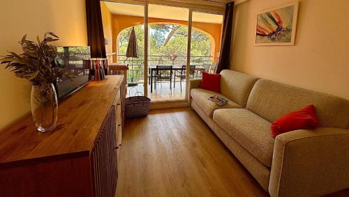 Giens Apartment | PINEDE PLAGE VUE MER Clim Jacuzzi