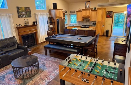 Pinehurst House | Pinehurst Lookout! Views, pool table