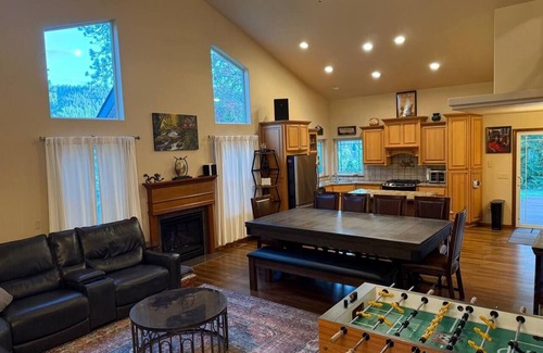 Pinehurst House | Pinehurst Lookout! Views, pool table
