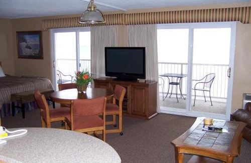 Traverse City Apartment | Pinestead Reef Resort