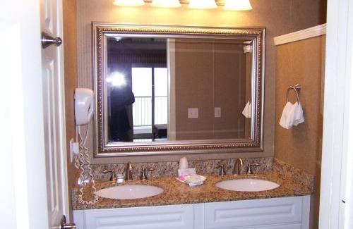 Traverse City Apartment | Pinestead Reef Resort