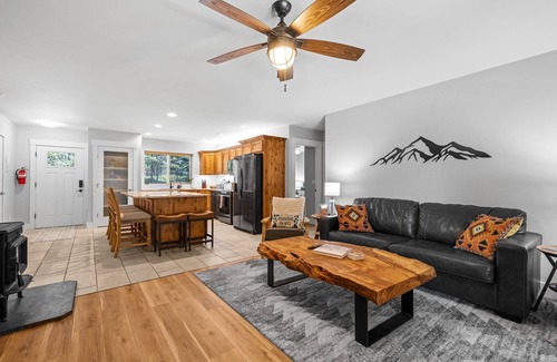McCall House | Pineview on Baycolt- remodeled w/great parking, near downtown and golf course