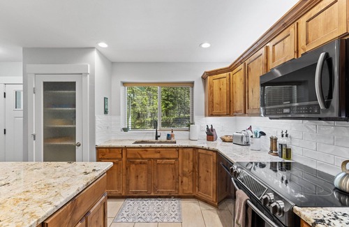 McCall House | Pineview on Baycolt- remodeled w/great parking, near downtown and golf course