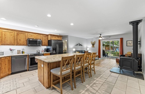 McCall House | Pineview on Baycolt- remodeled w/great parking, near downtown and golf course