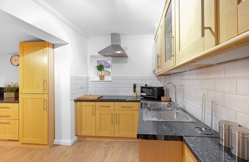 Iver House | Pinewood Studios Bright 4 bed 2 bath house near – Slough