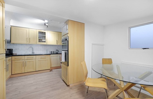 Iver House | Pinewood Studios Bright 4 bed 2 bath house near – Slough
