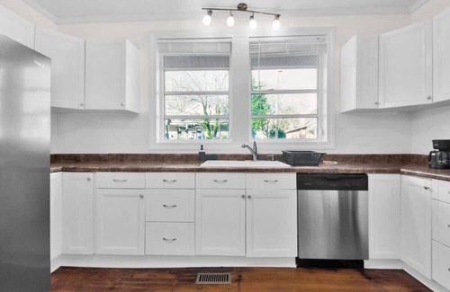 Terry Sanford House | Ping-Pong & Huge Yard! Central- Fayetteville Pearl