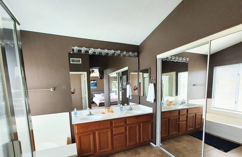 Chandler Villa | Ping Pong! Private Pool! Mini Shuffleboard! Grass!