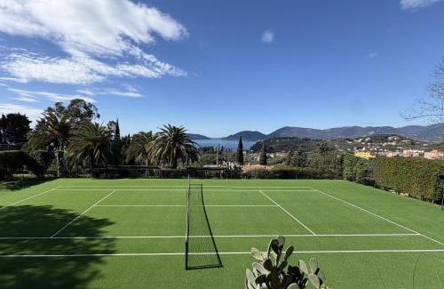 Pugliola House | "Pini House", inside a Private Park, shared Pool, Tennis, AC, Parking next home and Parking in Lerici!