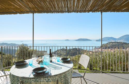 Pugliola House | "Pini House", inside a Private Park, shared Pool, Tennis, AC, Parking next home and Parking in Lerici!