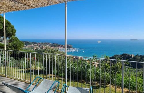 Pugliola House | "Pini House", inside a Private Park, shared Pool, Tennis, AC, Parking next home and Parking in Lerici!