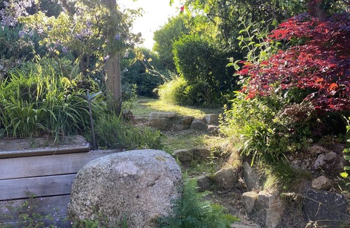 Penvenan House | Pink granite coast Well-equipped vacation home. Peace and quiet from the beach