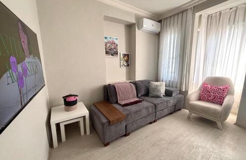 Istanbul City Center Villa | Pink House - Central Location by Seashore, Fiber Internet