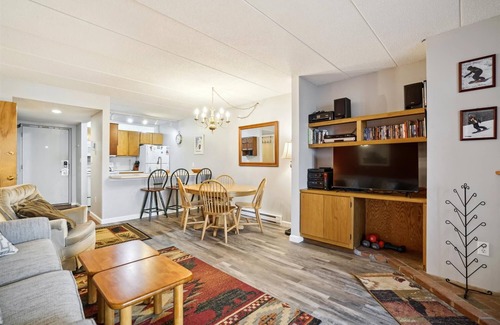 Killington Villa | Pinnacle D02, Lovely 2 bedroom, 2 bath unit with shuttle to the slopes everyday of the week. The outdoor pool, hot tub and tennis courts are open during summer only.