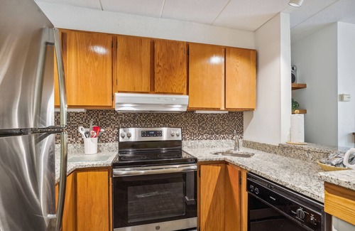 Killington Condo | Pinnacle E05 Close to skiing and riding, with shuttle to the slopes everyday of the week. The outdoor pool, hot tub, and, tennis courts are open during summer only.