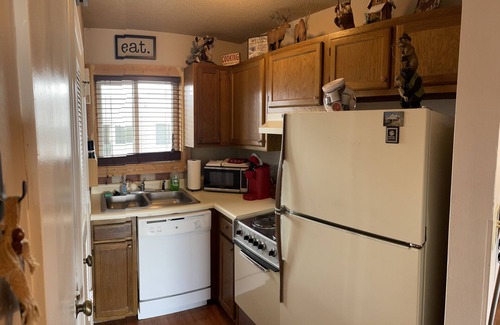 Banner Elk Condo | Pinnacle Inn: Cozy Wedding Accommodation Indoor Pool, Sauna, Hot Tub, More.