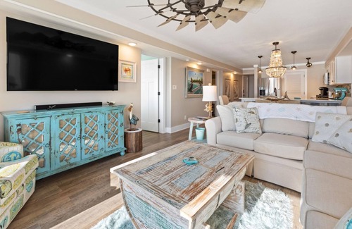 Sunnyside Condo | Pinnacle Port Penthouse. Huge Wraparound Balcony. New inside. 3Br Views!
