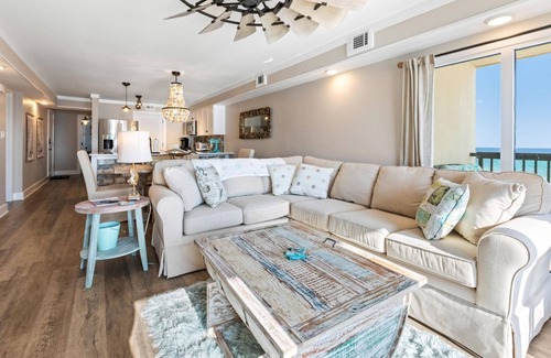 Sunnyside Condo | Pinnacle Port Penthouse. Huge Wraparound Balcony. New inside. 3Br Views!