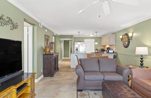 Sunnyside Condo | Pinnacle Port Vacation Rentals- C3 building 3 bdr. 3 bath - Wrap around balco