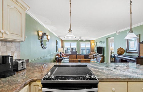 Sunnyside Condo | Pinnacle Port Vacation Rentals- C3 building 3 bdr. 3 bath - Wrap around balco