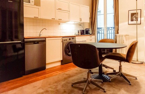 Saint-Vincent-de-Paul Apartment | Pinot Grigio | Spacious 1-BR next to Eurostar St.