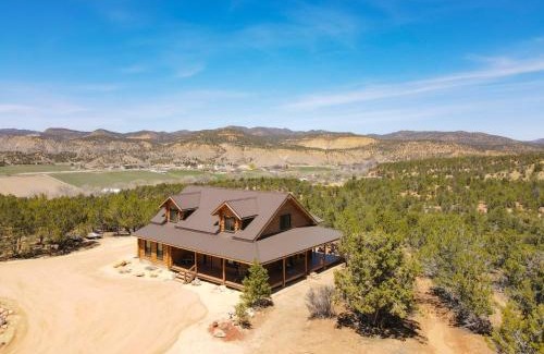 Orderville House | Pinyon Ridge Ranch Near Zion NP Hot Tub Pets OK