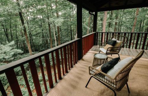 Blue Ridge Ski Chalet | Pioneer Lodge - Cozy Cabin in Blue Ridge