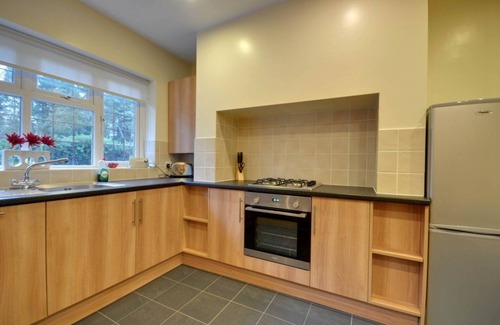 West Cliff Cottage | Pippin House - an apartment that sleeps 6 guests in 3 bedrooms