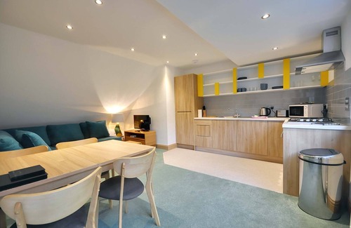 West Cliff Cottage | Pippin House B - an apartment that sleeps 4 guests in 2 bedrooms