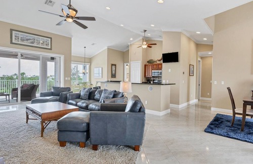 Punta Gorda House | Pirate Harbor 4 Bedroom Private Pool+Spa Vacation Home on Canal