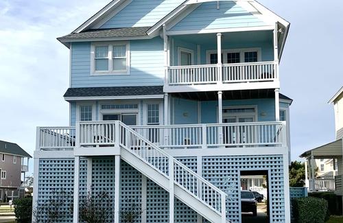 Manteo House | Pirate's Cove Village Landings Sound Front with 30' boat slip