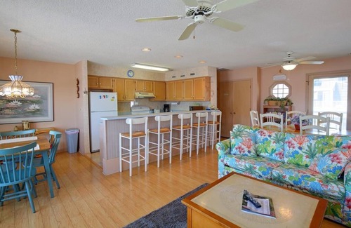 Holden Beach House | Pirate's Pride - Cozy Beach Cottage with Easy Beach Access!