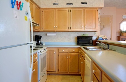 Holden Beach House | Pirate's Pride - Cozy Beach Cottage with Easy Beach Access!