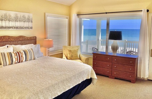 Plantation House | PIRATES' BOOTY*5 bed/5 bath*Beachfront*Private Pool*Great Fishing-Near the Cut!