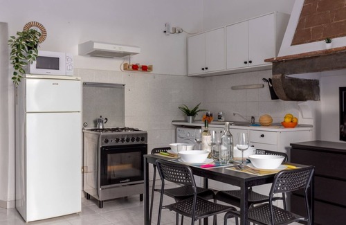 Pisa Apartment | Pisa Bright Apartment near the Airport