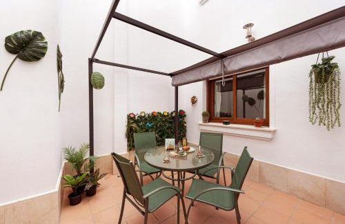 La Victoria Apartment | Piscina, patio privado y aparcamiento
